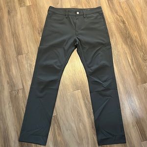 Like new vineyard vines golf performance pants 32x32 grey